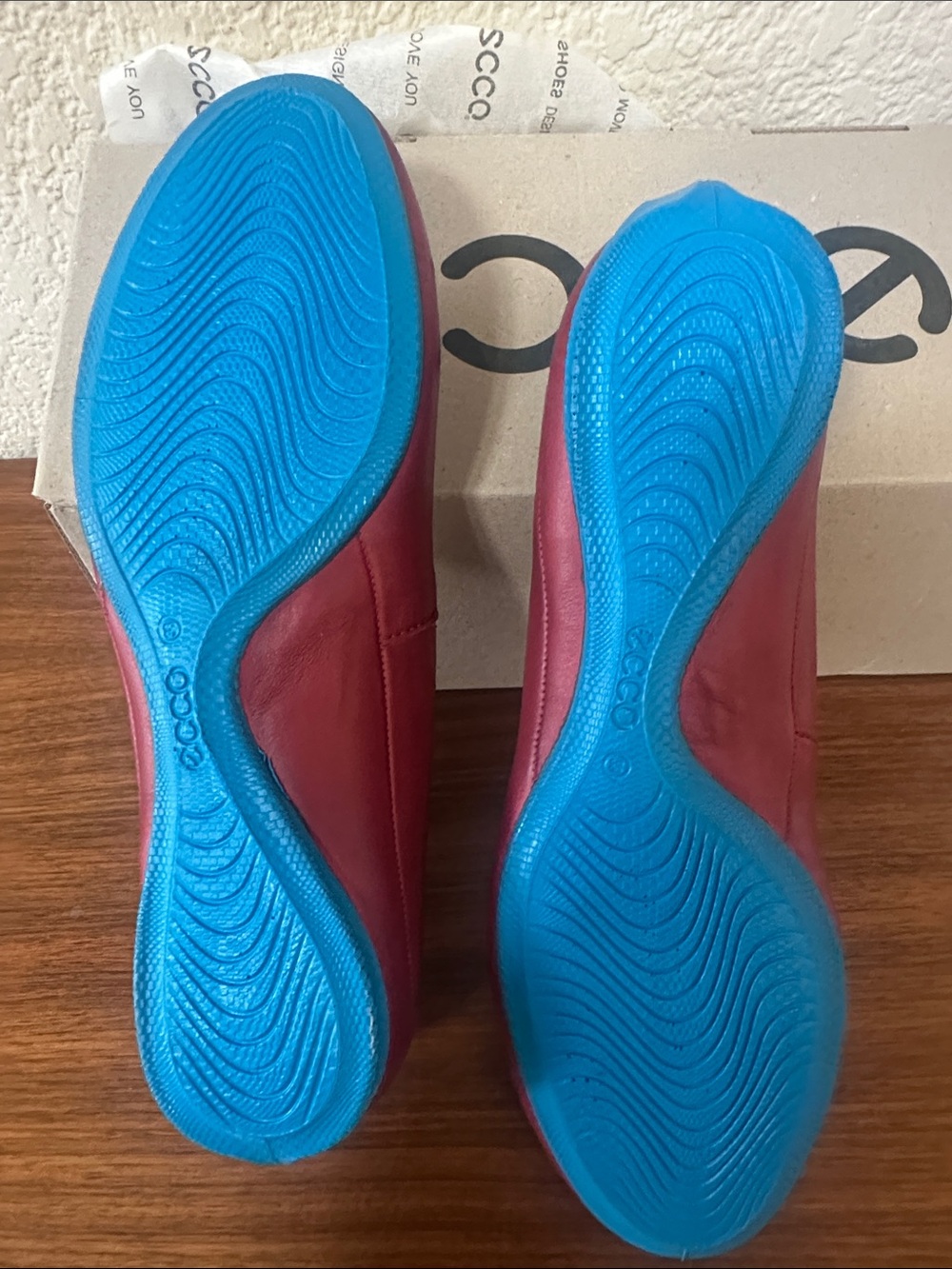 Ecco Women's Red Leather Round-Toe Flats - Picture 6 of 7